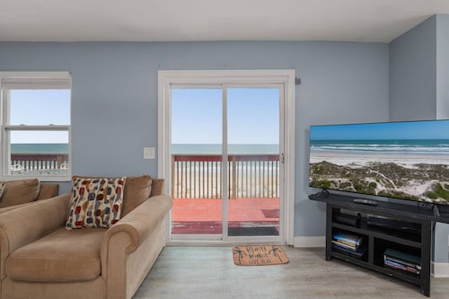 Beach Bum Time / Oceanfront / 2 Decks / BBQ / Chiminea / Beach Gear