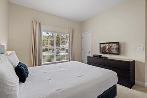 4 chambres, lit de bébé portatif, Wi-Fi, literie fournie