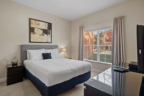 4 chambres, lit de bébé portatif, Wi-Fi, literie fournie