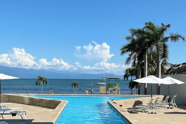 2 piscines a l'aire lliure