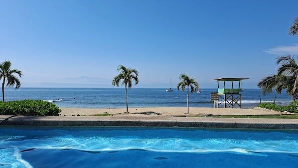 2 outdoor pools