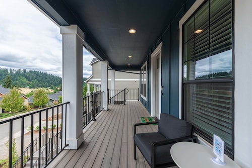 #StayInMyDistrict Hilltop Views