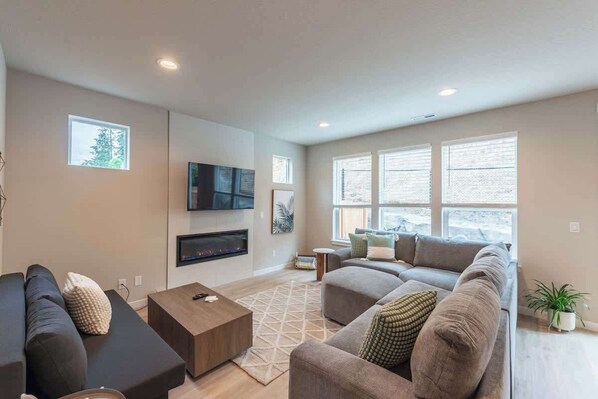 TV, fireplace, offices