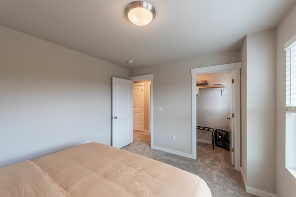 5 bedrooms, desk, iron/ironing board, travel crib