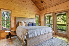 3 bedrooms, iron/ironing board, WiFi, bed sheets - Surreal Views~Outdoor Fireplace Pool Table&Hot Tub (Epworth)