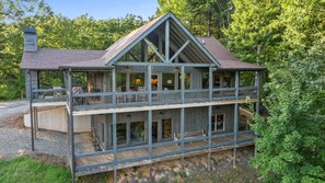 Exterior - Surreal Views~Outdoor Fireplace Pool Table&Hot Tub (Epworth)