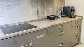 Kühlschrank, Ofen, Herdplatte, Geschirrspüler