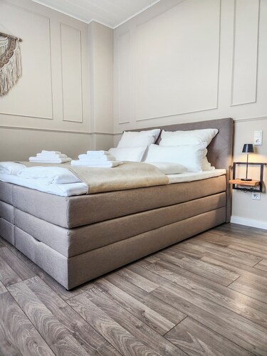 GELI Homes L1 - 2x Kingsize Bett, 1 bis 4 Pers, Parkplatz, TV, Wifi, Kaffee, Tee