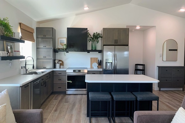 Frigorífic, microones, forn i placa de cuina