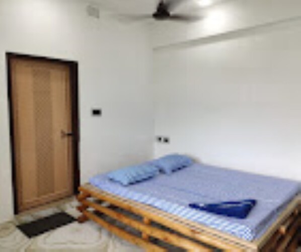 Free WiFi, bed sheets - Lake view resort West Bangal (Mal)