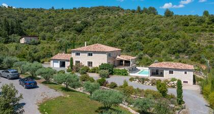 DĂ©couvrez le luxe & lâĂ©lĂ©gance de la Villa Eole