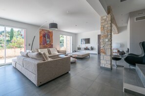 TV, fireplace, ping pong - Experience the luxury & elegance of Villa Eole (Saint-Ambroix)