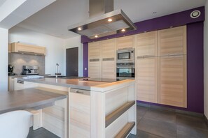 Fridge, microwave, oven, dishwasher - Experience the luxury & elegance of Villa Eole (Saint-Ambroix)