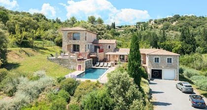 DĂ©couvrez Villa Mistral â Luxe, Espace & Vue Panoramique