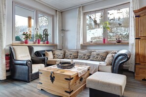 TV, table tennis - Room 'Doppelzimmer Ohne Balkon 23' with Shared Garden and Wi-Fi (St. Georgen)