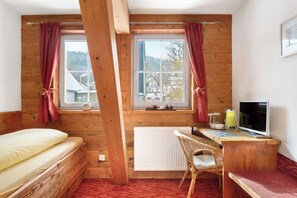 1 bedroom, free WiFi, bed sheets - Room 'Einzelzimmer 20' with Shared Garden and Wi-Fi (St. Georgen)