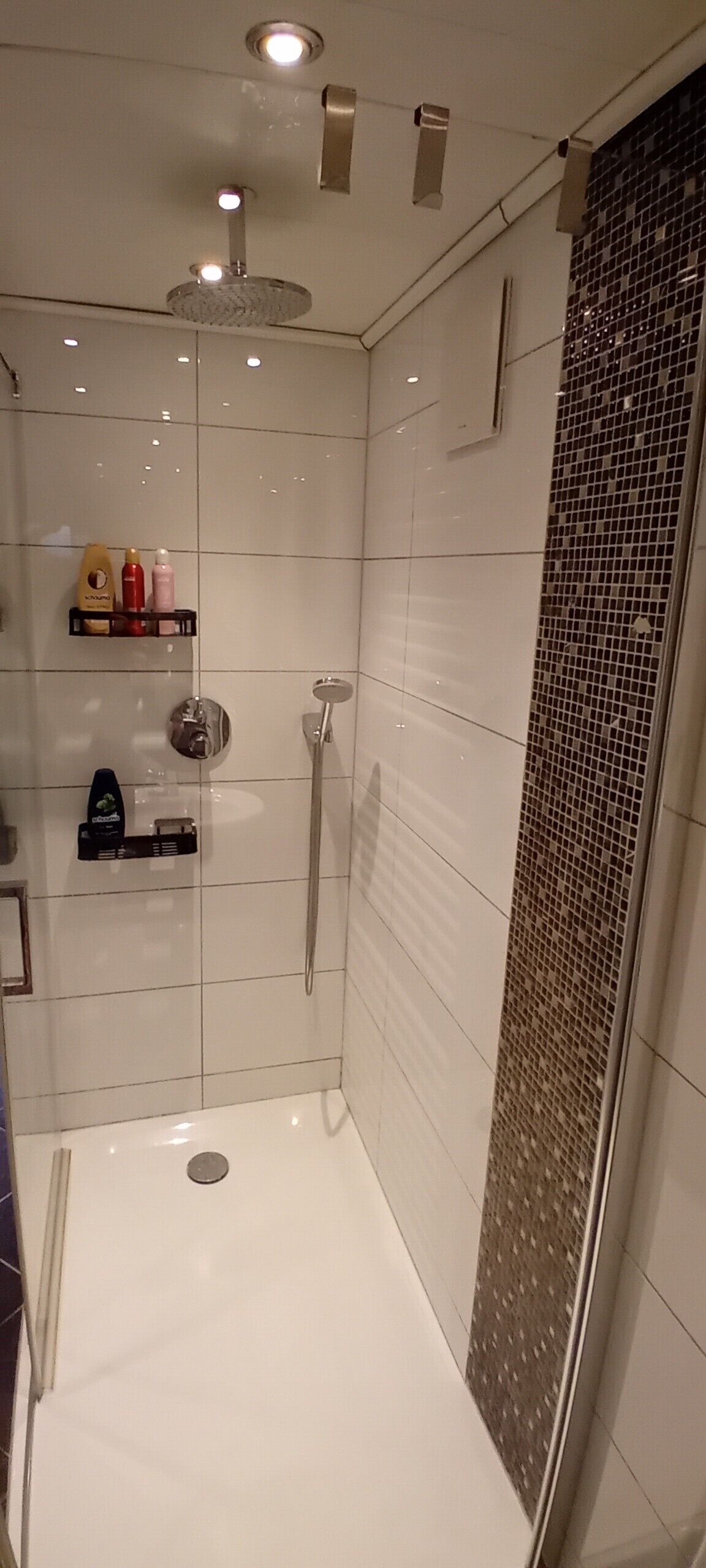 Bruser, hårtørrer, håndklæder