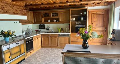 Chalet "OberbrĂŒndlingchalet" avec vue sur les montagnes, terrasse privĂ©e et Wi-Fi