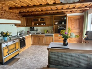 Refrigerador, horno, placa de cocina, lavavajillas