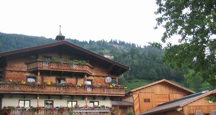 Chalet "OberbrĂŒndlingchalet" avec vue sur les montagnes, terrasse privĂ©e et Wi-Fi