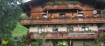 Chalet 'Oberbründlingchalet' with Mountain View, Private Terrace and Wi-Fi