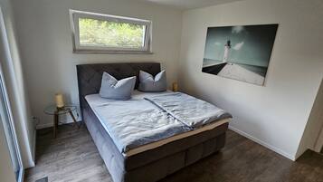 2 quartos, ferros/tábuas de passar roupa, Wi-Fi de cortesia