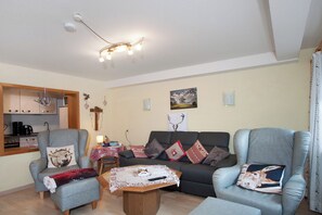 Fernseher, DVD-Player, Stereoanlage