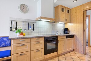 Kühlschrank, Ofen, Herdplatte, Geschirrspüler