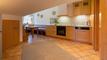 Kühlschrank, Ofen, Herdplatte, Geschirrspüler