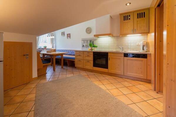 Kühlschrank, Ofen, Herdplatte, Geschirrspüler