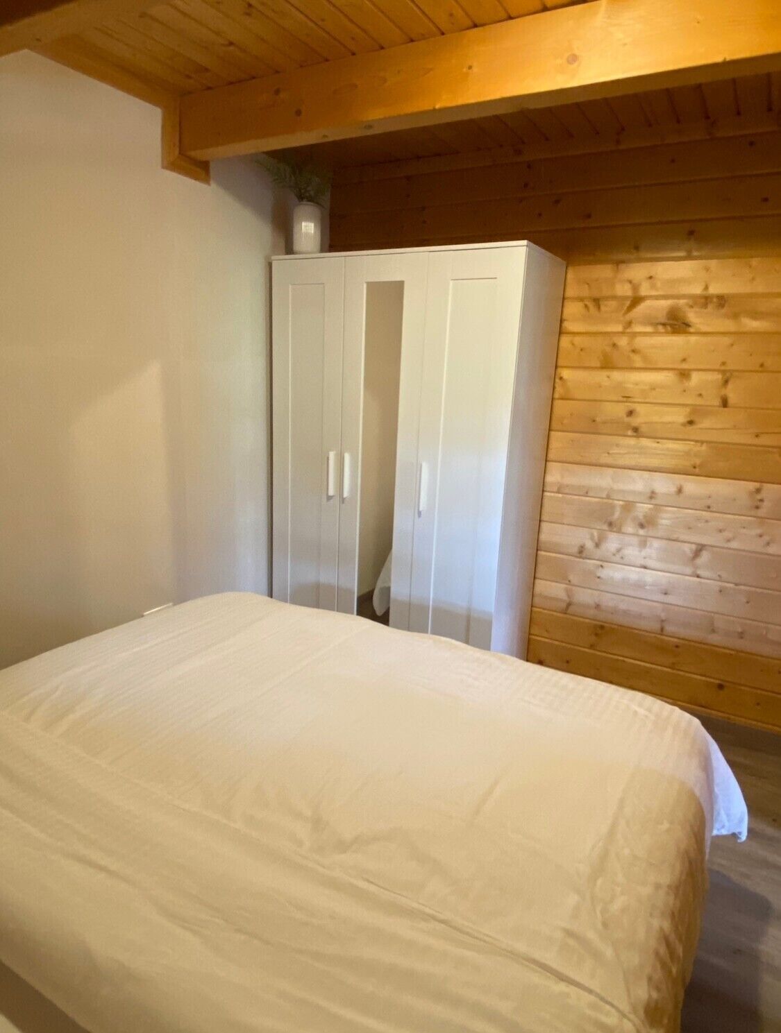 1 dormitorio, tabla de planchar con plancha, wifi gratis y ropa de cama