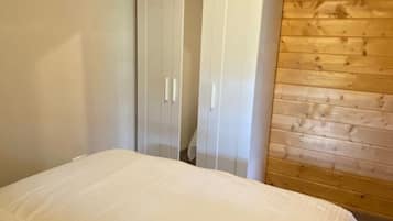 1 dormitorio, tabla de planchar con plancha, wifi gratis y ropa de cama