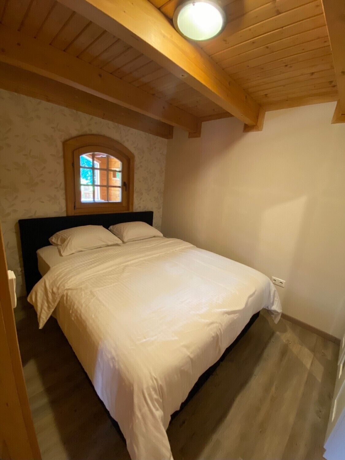 1 chambre, fer et planche à repasser, accès au Wi-Fi (inclus)