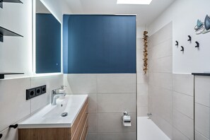 Shower - Holiday Home 'Ferienbungalow Süssau' with Sea View and Private Terrace (Süssau)