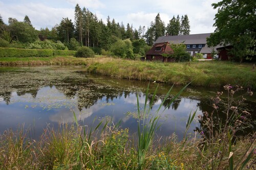 Ferienhaus 'Blockhaus Quellental' mit Seeblick, privater Terrasse und Wi-Fi