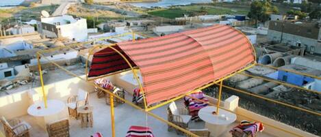 屋外ダイニングエリア