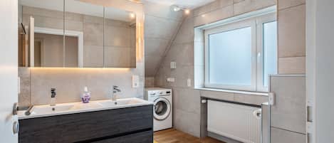 Shower, hair dryer, towels