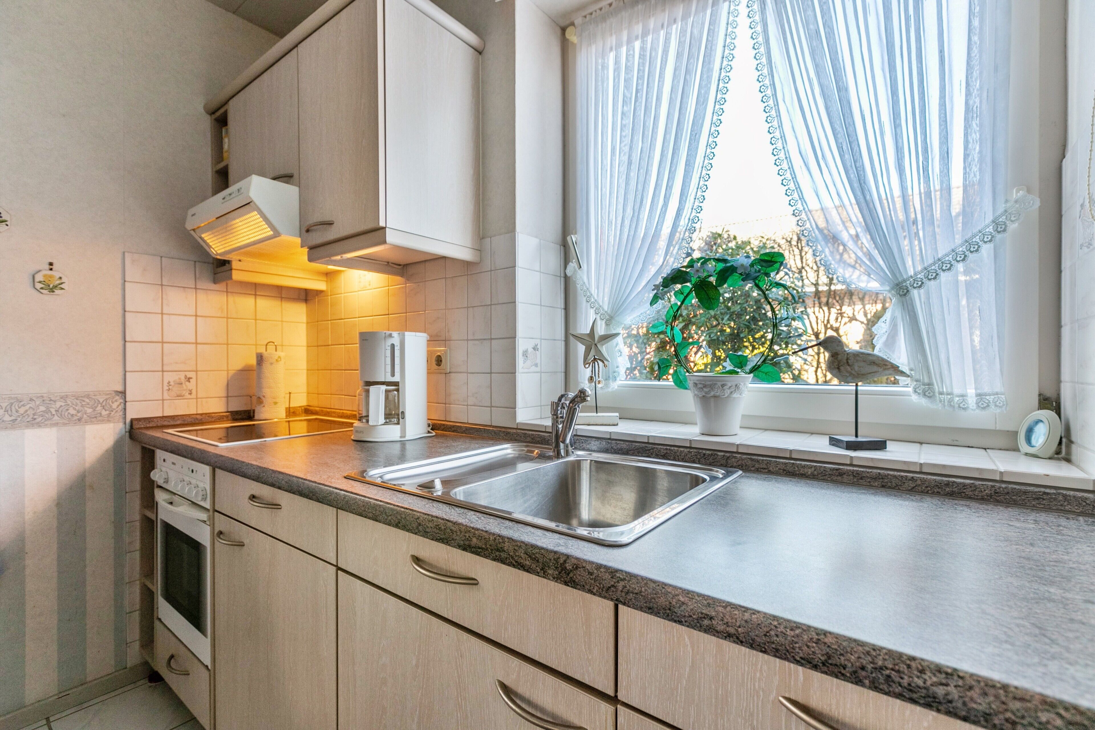 Geladeira, fogão, cooktop, cafeteira/chaleira