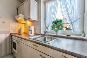 Geladeira, fogão, cooktop, cafeteira/chaleira