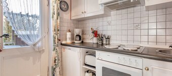 Guest House 'Ferienwohnung 3 Erdgeschoß' with Private Garden and Wi-Fi