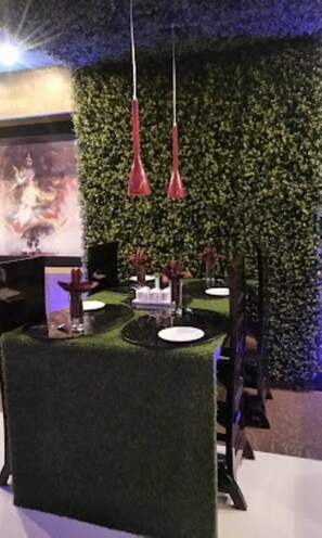 Pariskuntien ruokailu