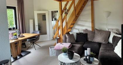 Neu und liebevoll eingerichtete Fewo am Skihang und Waldrand Nähe Willingen!