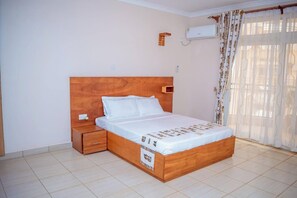 Deluxe Double Room | Desk, laptop workspace, free WiFi - SERENITY FORT HOTEL (Mariakani)