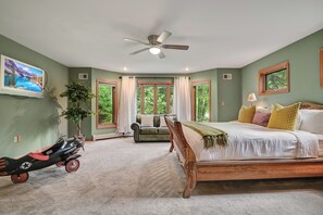 4 habitaciones, tabla de planchar con plancha y cuna de viaje