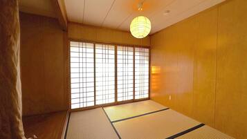 4 bedrooms, free WiFi, bed sheets