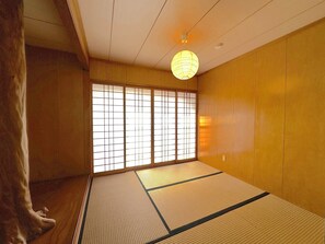 4 bedrooms, free WiFi, bed sheets