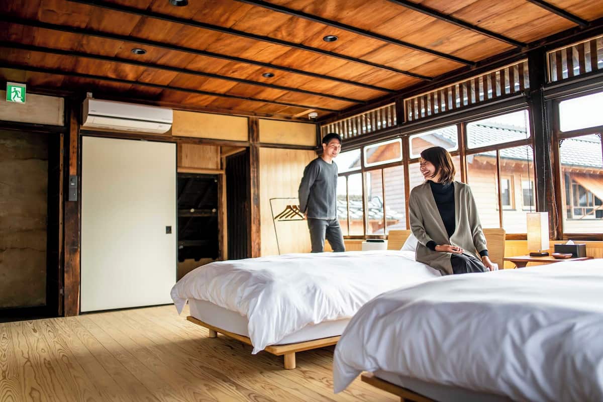 客房内保险箱、遮光窗帘、免费 WiFi、床单