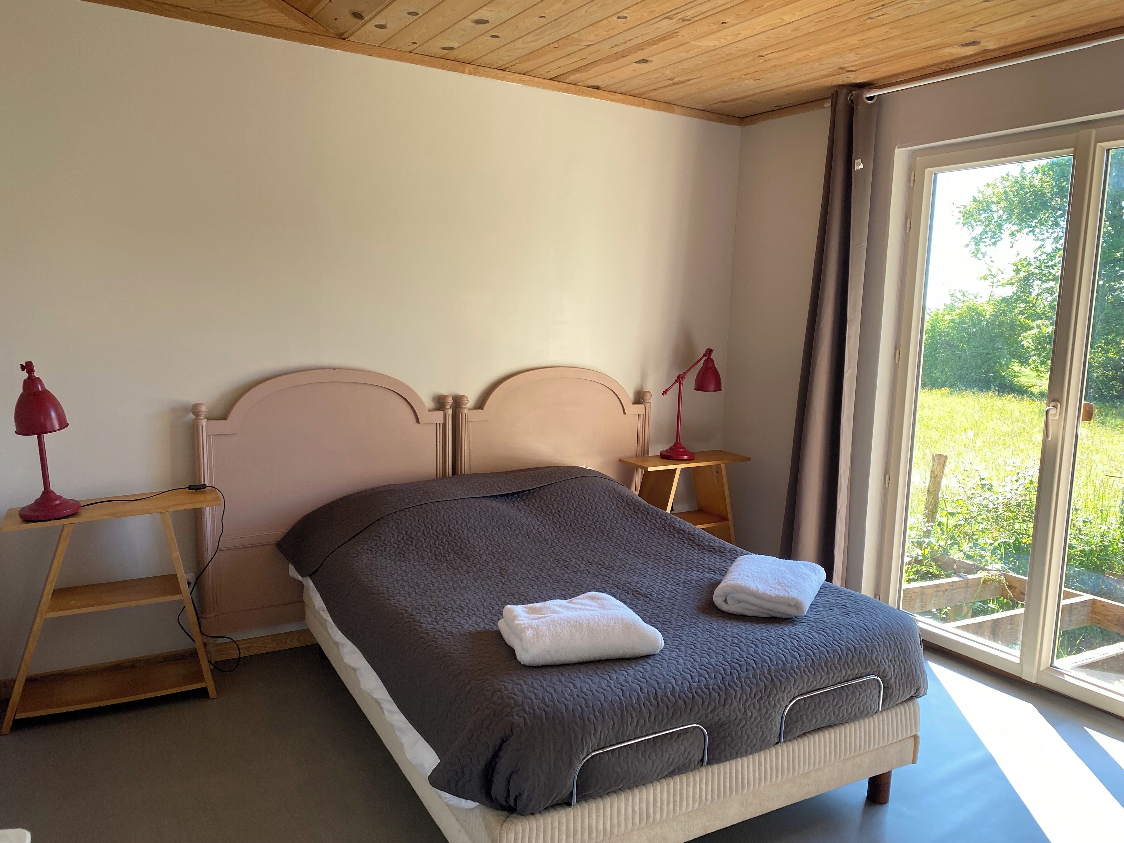 2 chambres, bureau, fer et planche à repasser, accès Internet