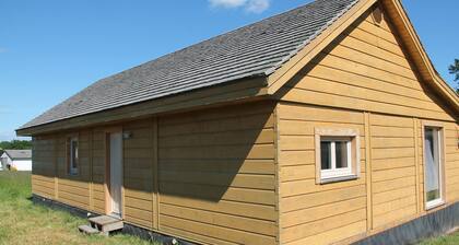 Une maison en bois du Québec prÚs de Nevers, Moulins, le Pal et les Canaux !