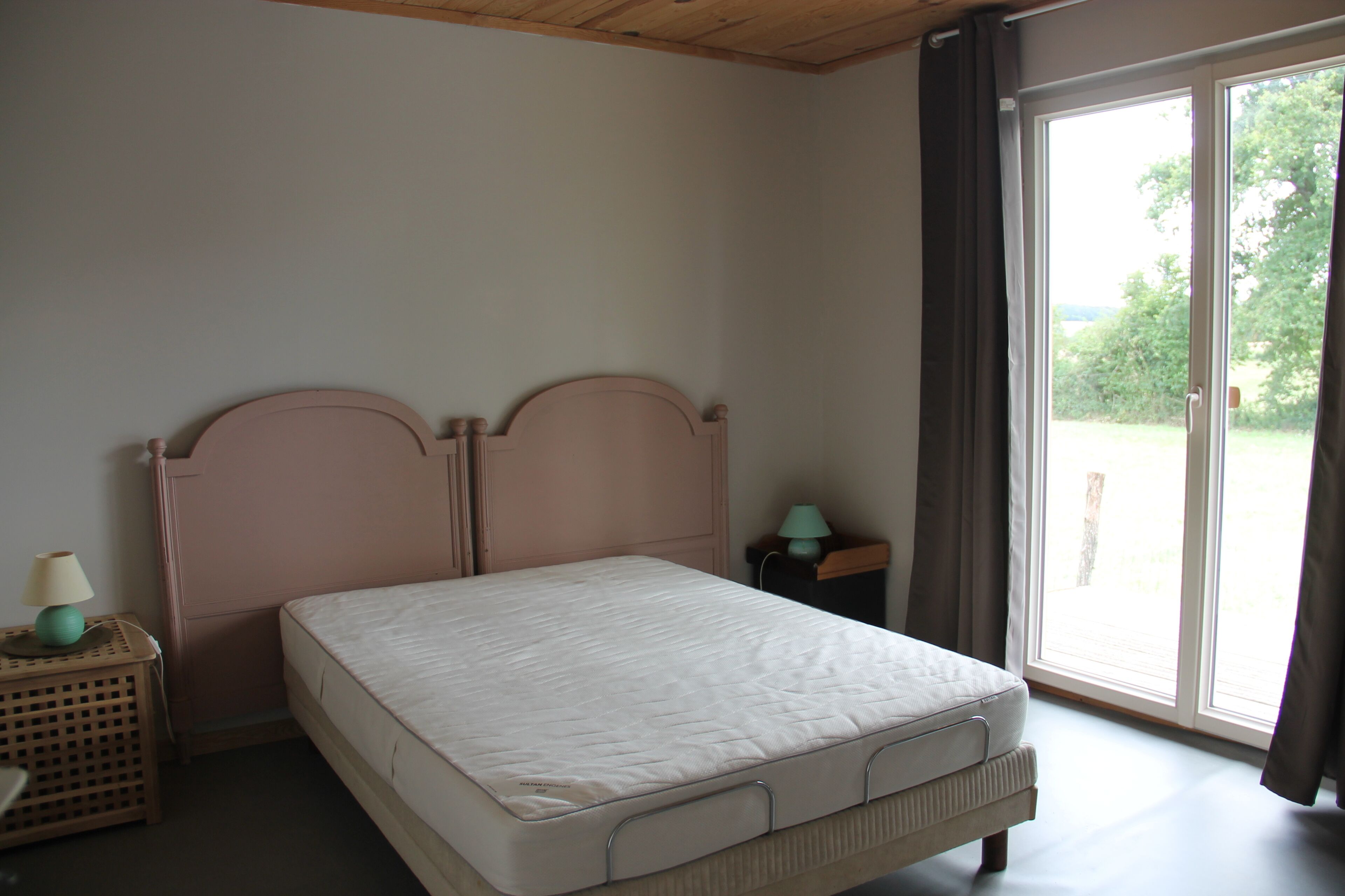 2 dormitorios, escritorio, tabla de planchar con plancha y Internet